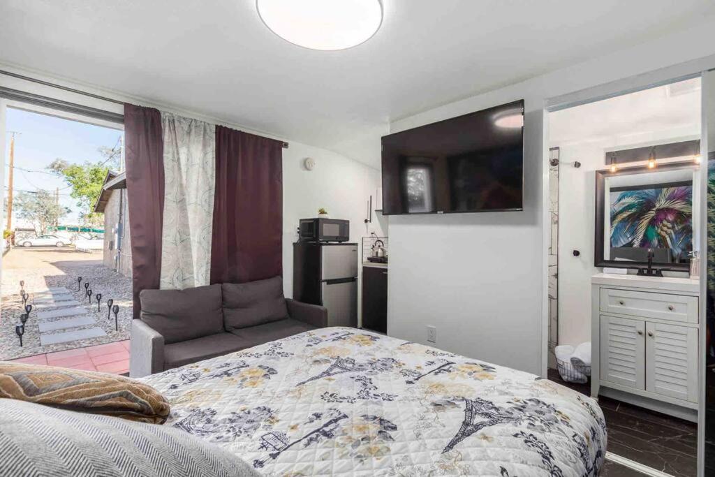 Your Tiny Downtown Home With Backyard Unit D فينيكس المظهر الخارجي الصورة